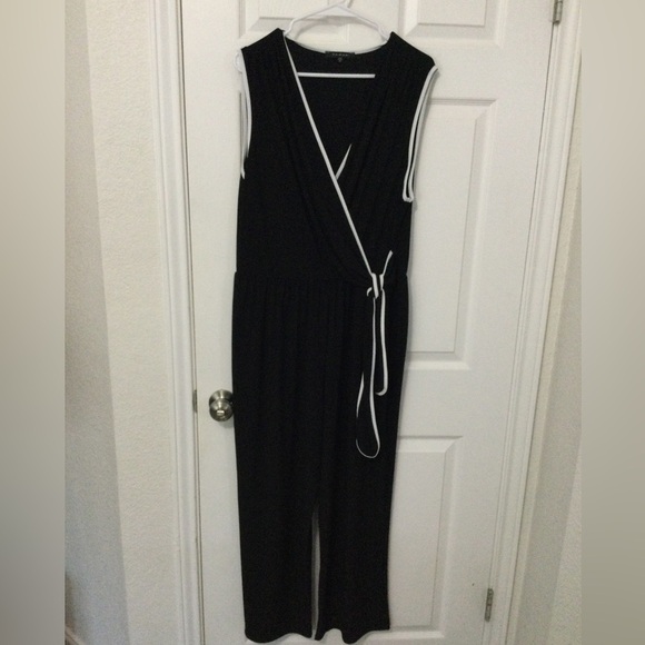 Tahari Black Sleeveless Jumpsuit Size 2X - Picture 1 of 5